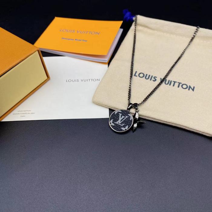 Black Old Flower Leather Pendant Necklace