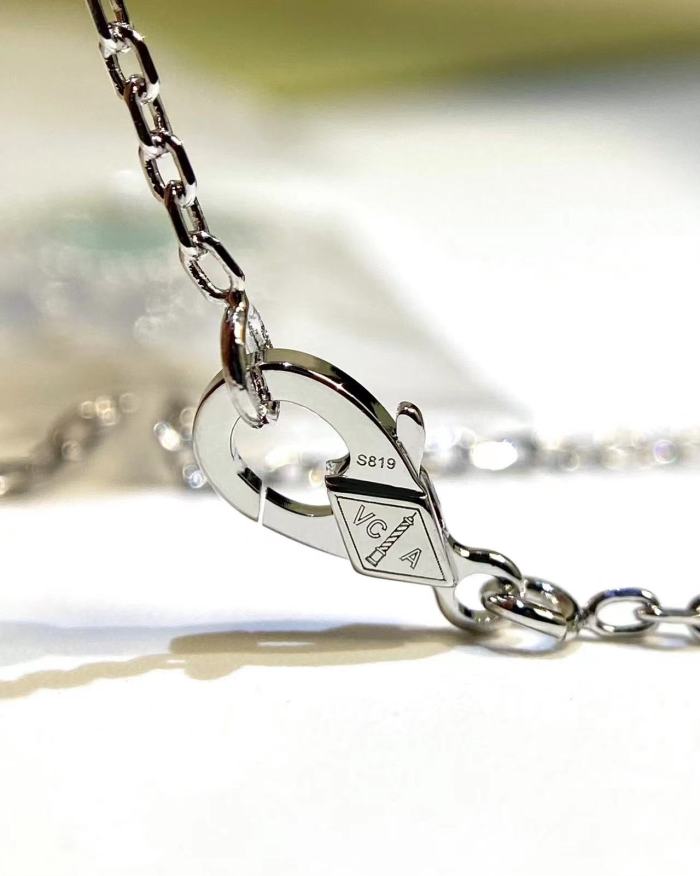 Clover necklace agate v gold material