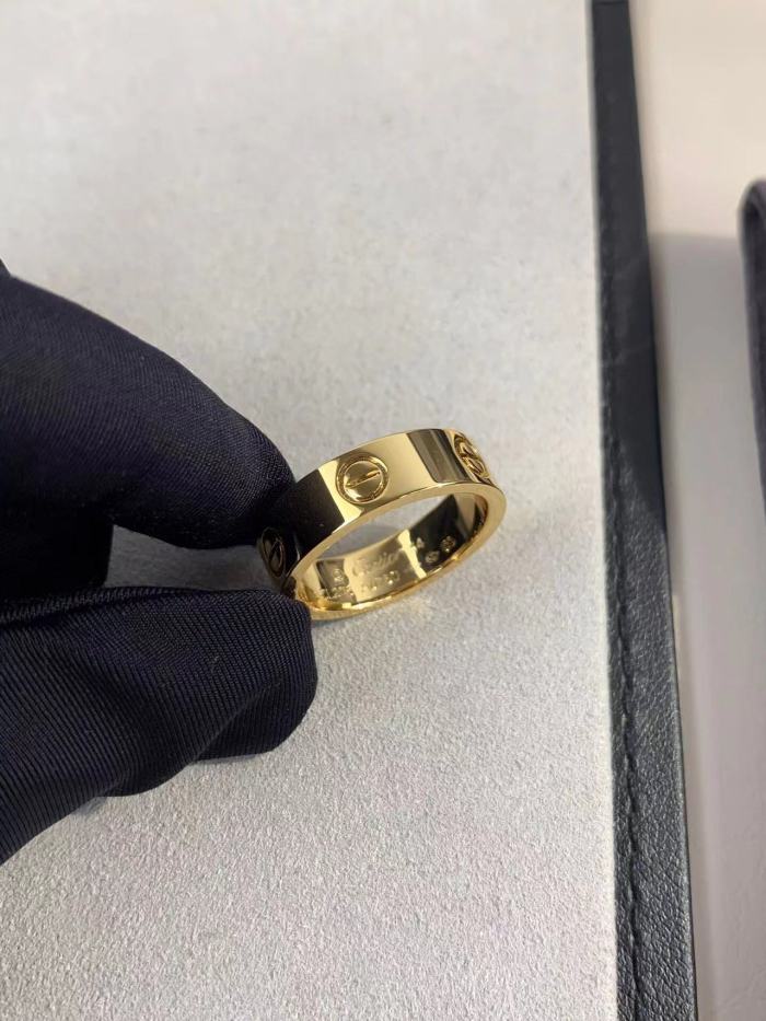 5.5mm smooth tricolor V gold ring