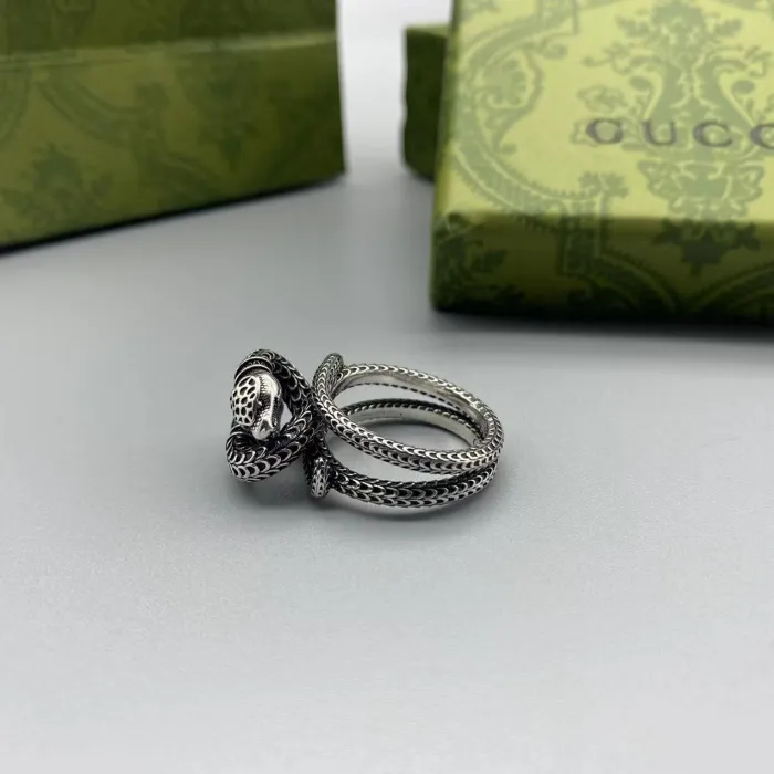 Double snake circling ring