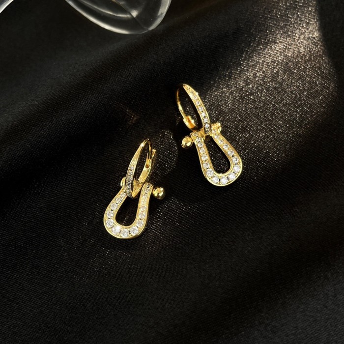 Horseshoe semi-circular earrings