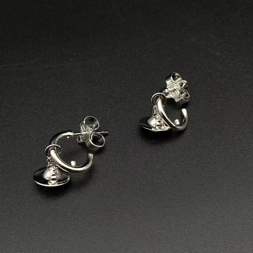 Mini pearl earrings