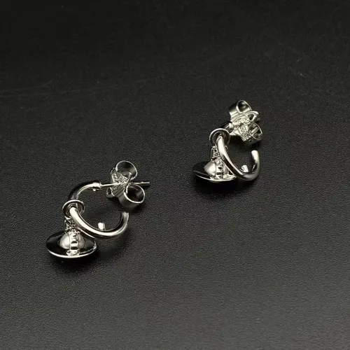 Mini pearl earrings
