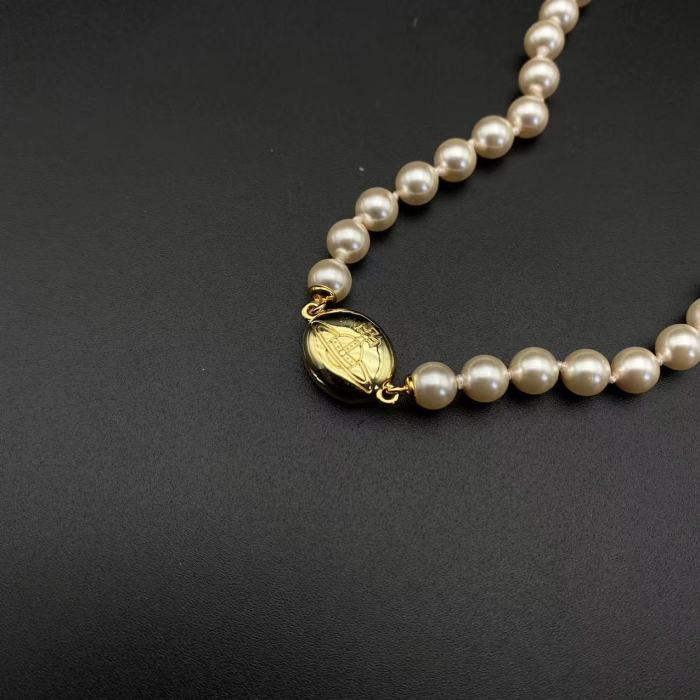 Red magnetic buckle necklace