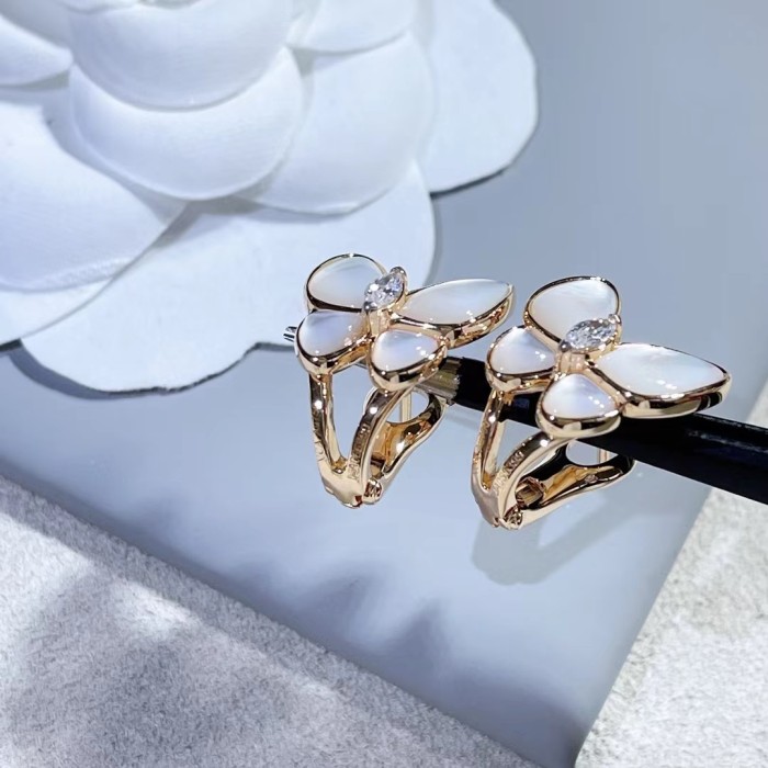 Four-leaved grass earrings agate v gold material