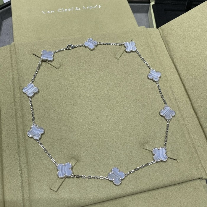 10 Flower Four Leaf Grass Necklace