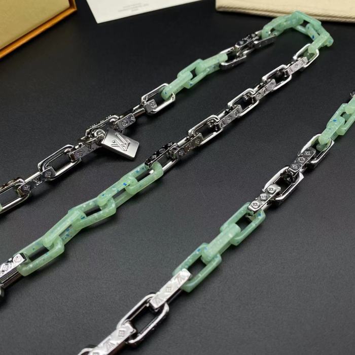 Semi green necklace bracelet