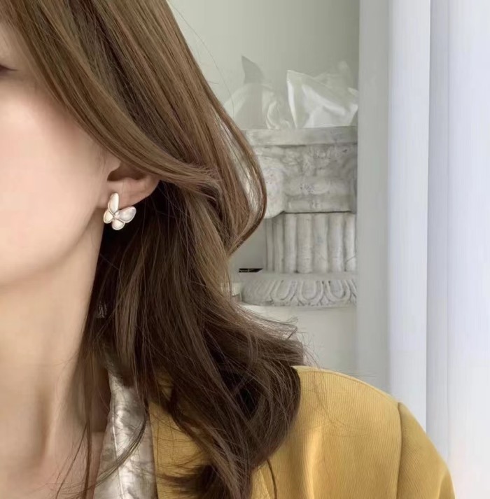 Four-leaved grass earrings agate v gold material