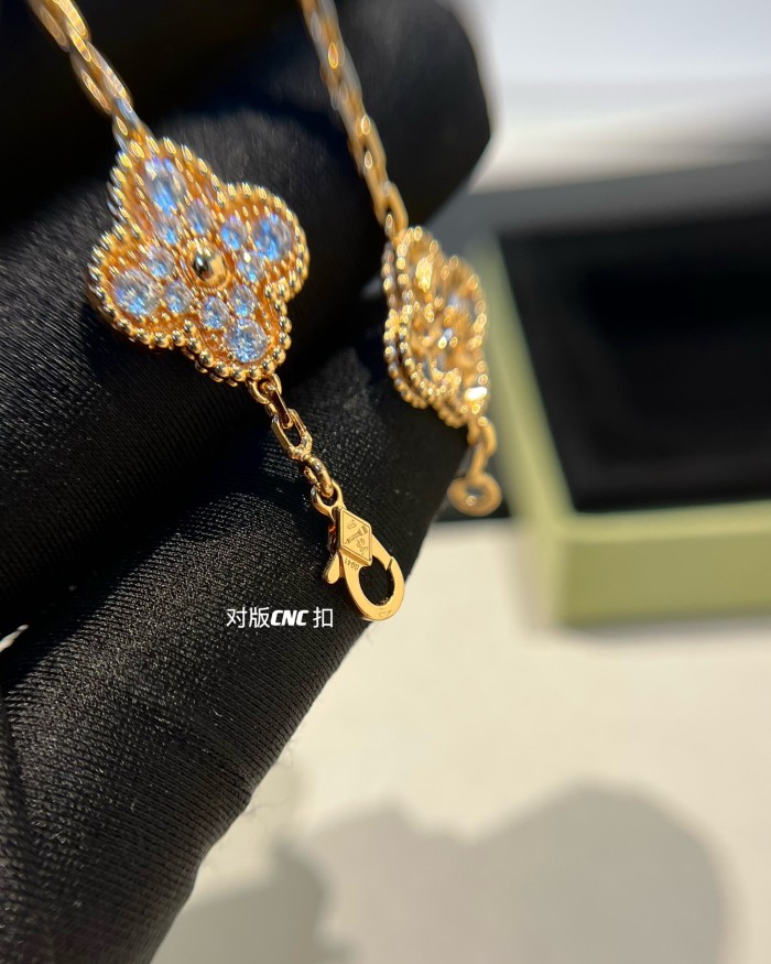 Full Diamond 5 Flower Bracelet