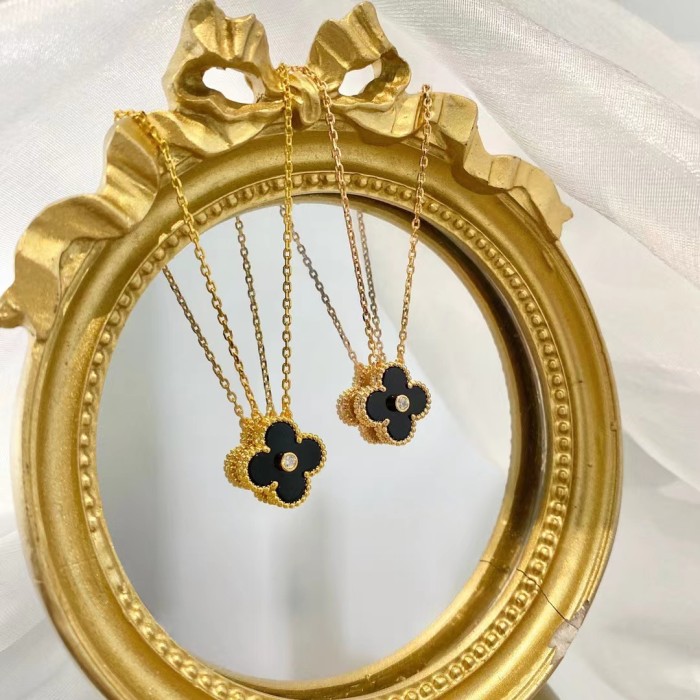 Diamond Four Leaf Grass Necklace