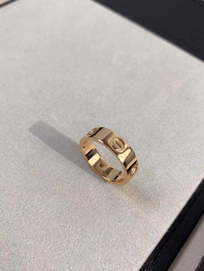 5.5mm smooth tricolor V gold diamond ring