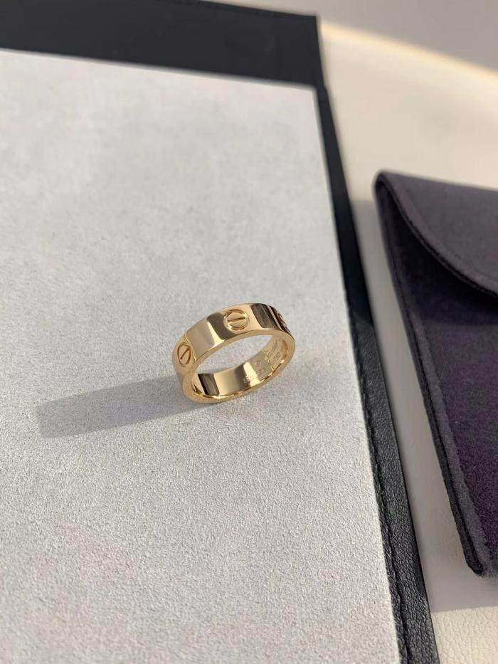 5.5mm smooth tricolor V gold ring