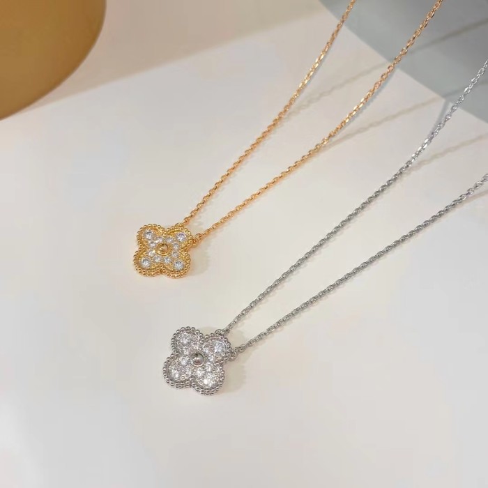 Fourleaf two-color diamond necklace