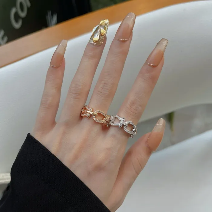 Horseshoe ring