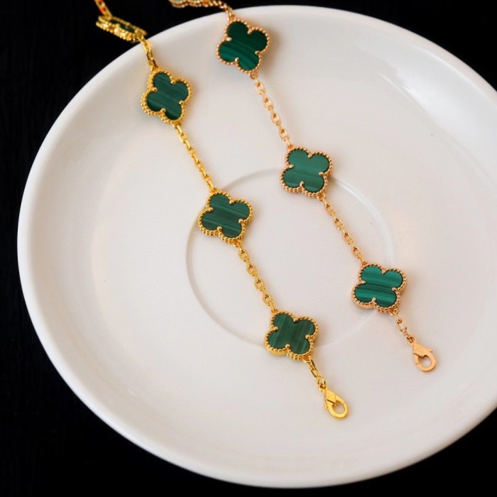 Four-leaved grass bracelet agate