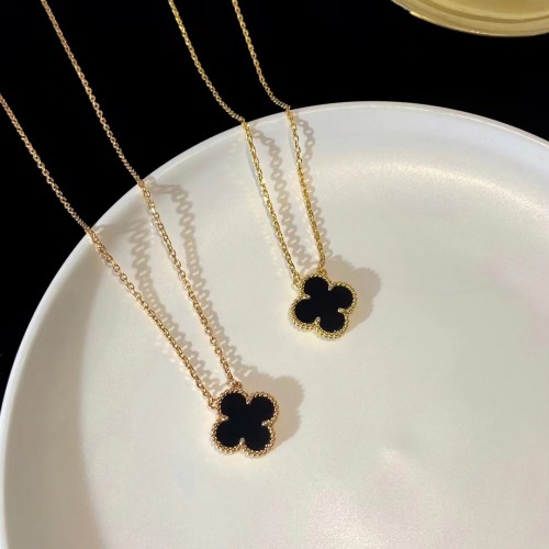 Clover necklace agate v gold material