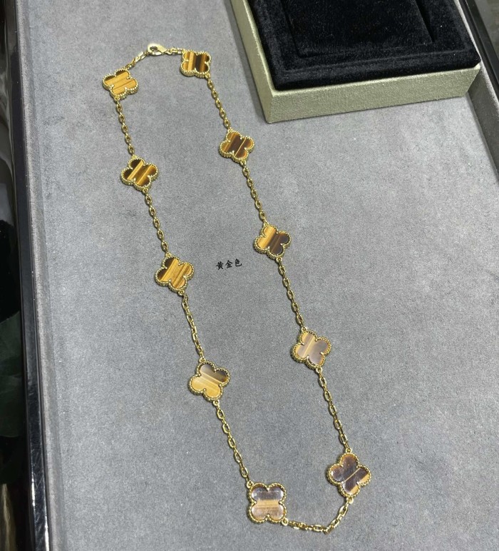 10 Flower Four Leaf Grass Necklace