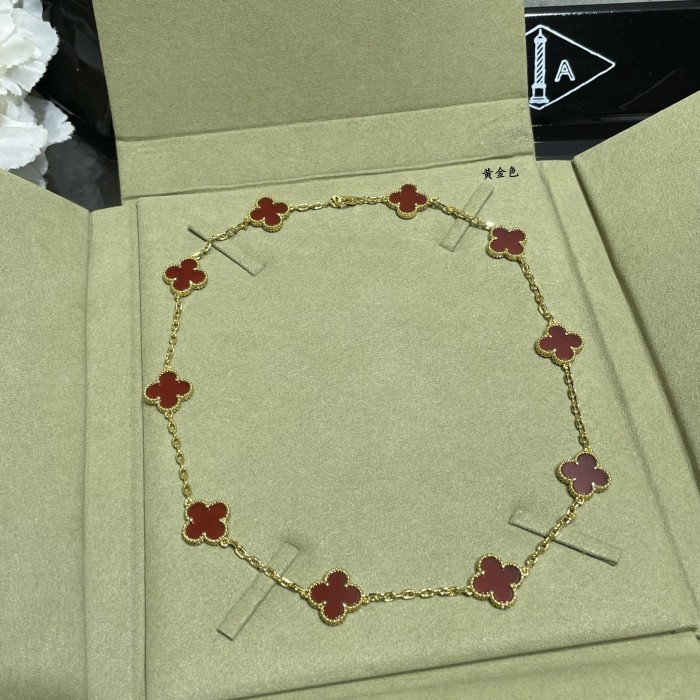 10 Flower Four Leaf Grass Necklace