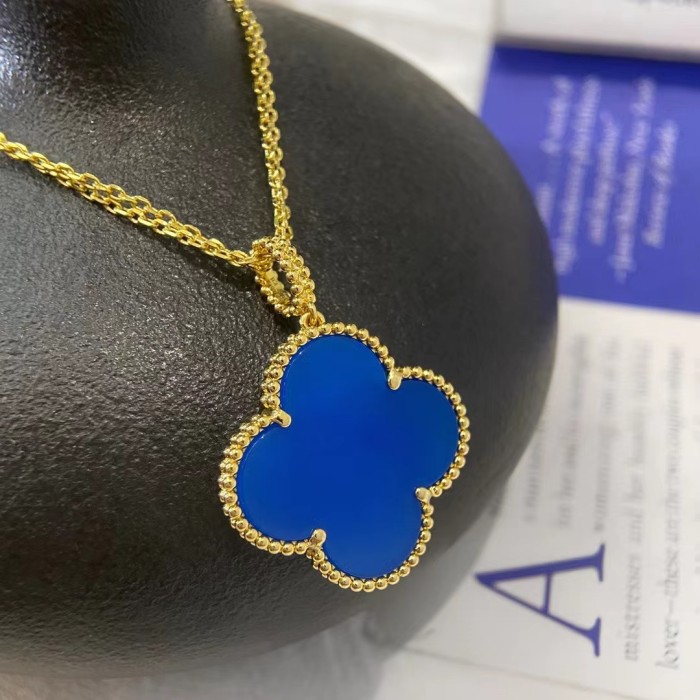 2.5cm Large Four Leaf Grass Necklace