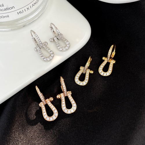 Horseshoe semi-circular earrings