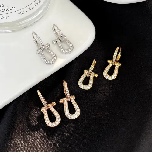 Horseshoe semi-circular earrings