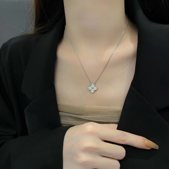 Fourleaf two-color diamond necklace