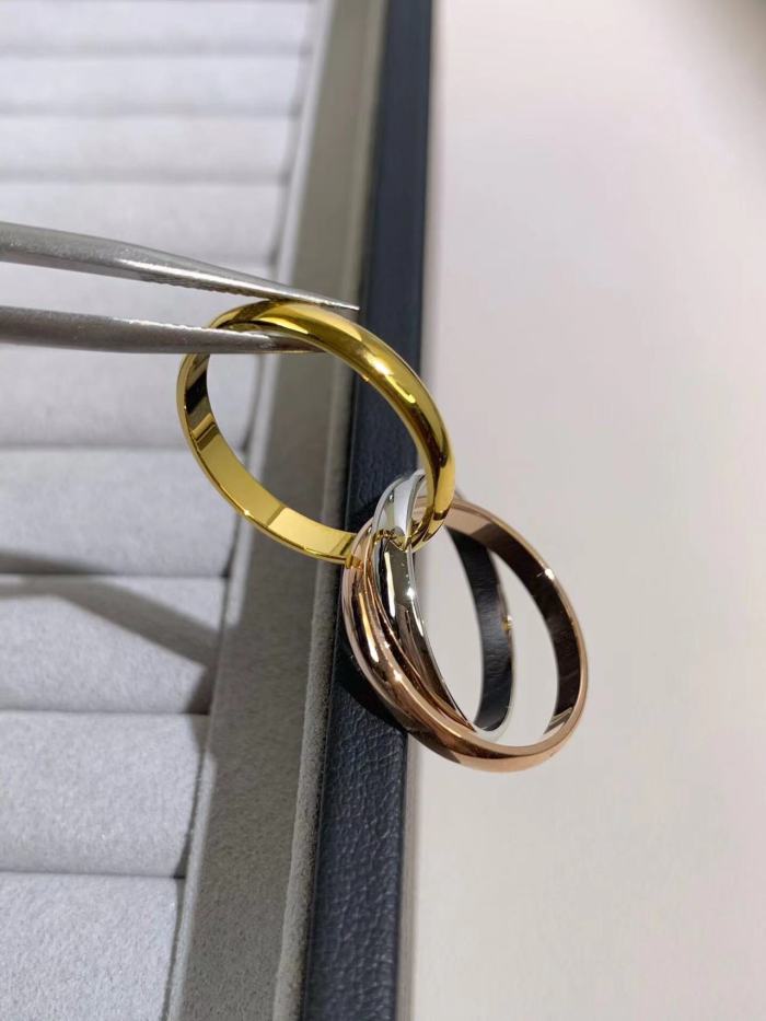 Three in 1 V gold ring
