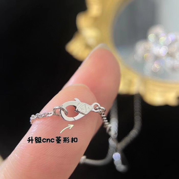 Four-leaved grass necklace inlaid with diamonds, v-gold material, non-fading