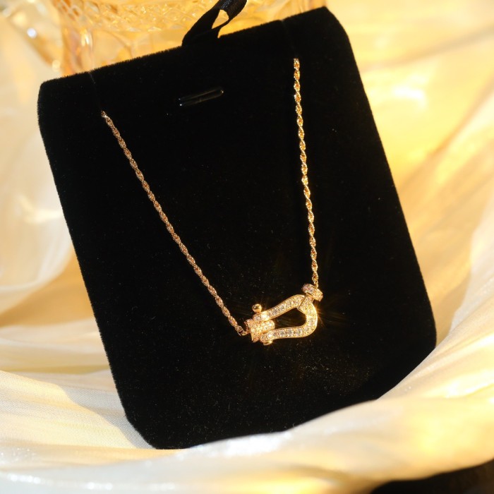 Small Horseshoe Necklace