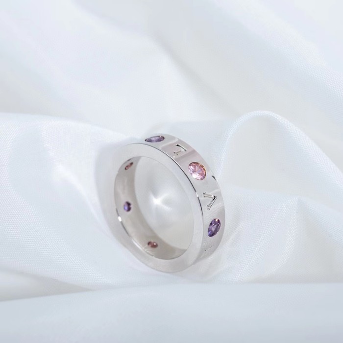 Colored diamond ring