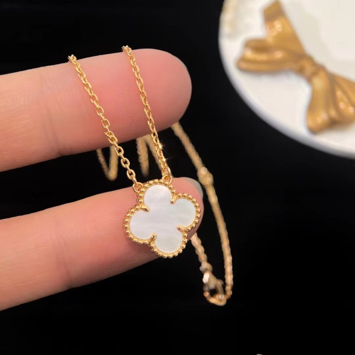 Clover necklace white fritillaria v gold material