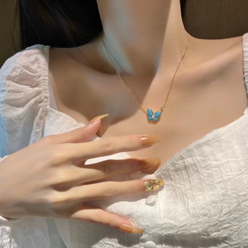 Four-leaved grass necklace fritillaria v gold material
