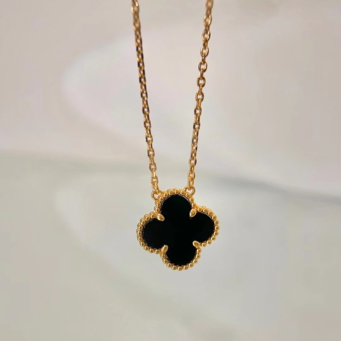 Clover necklace agate v gold material