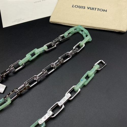 Semi green necklace bracelet