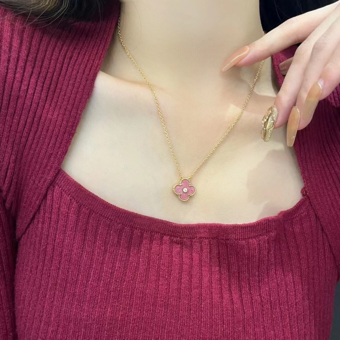 Clover necklace agate v gold material