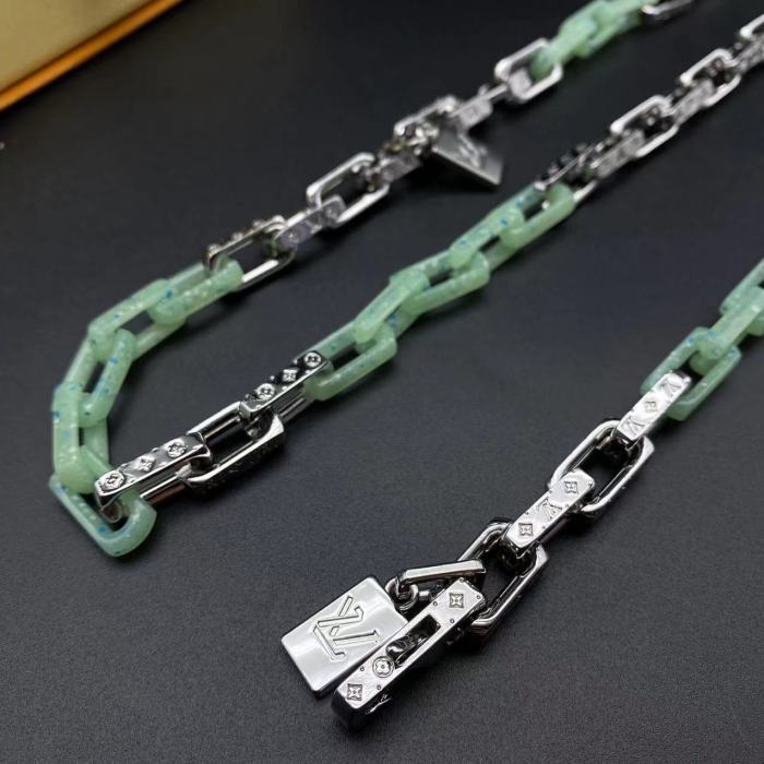 Semi green necklace bracelet