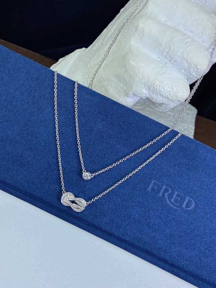 Double layered necklace with 8-shaped full diamond