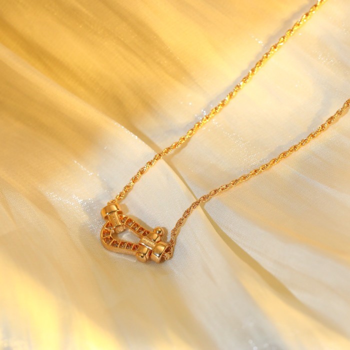 Small Horseshoe Necklace