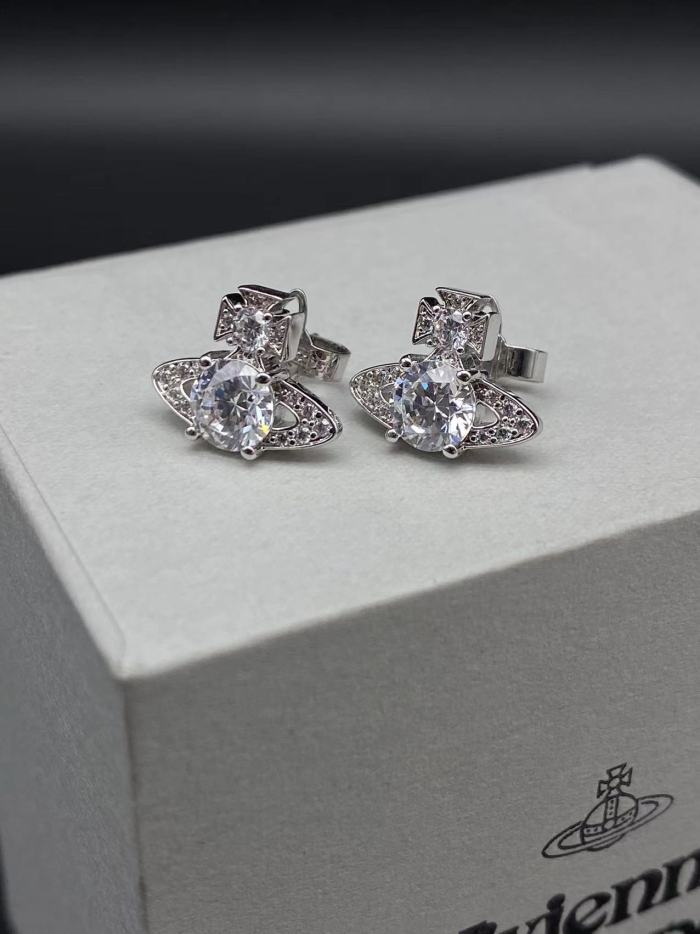 West Queen pearl with diamond stud earrings