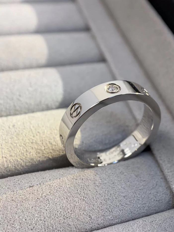 4mm smooth tricolor V gold diamond ring