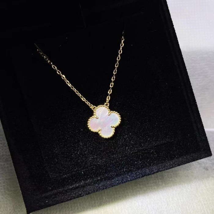 Clover necklace white fritillaria v gold material