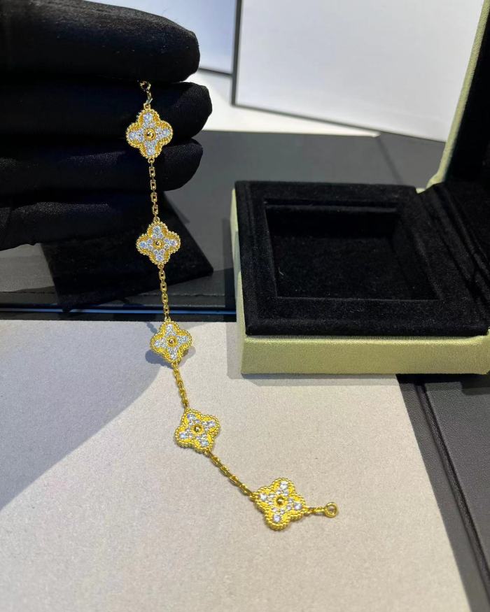 Full Diamond 5 Flower Bracelet