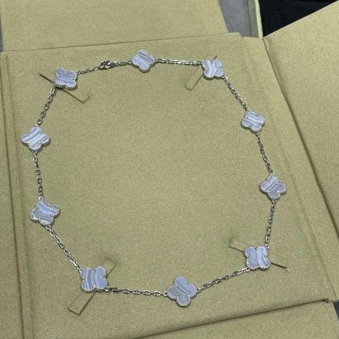 10 Flower Four Leaf Grass Necklace