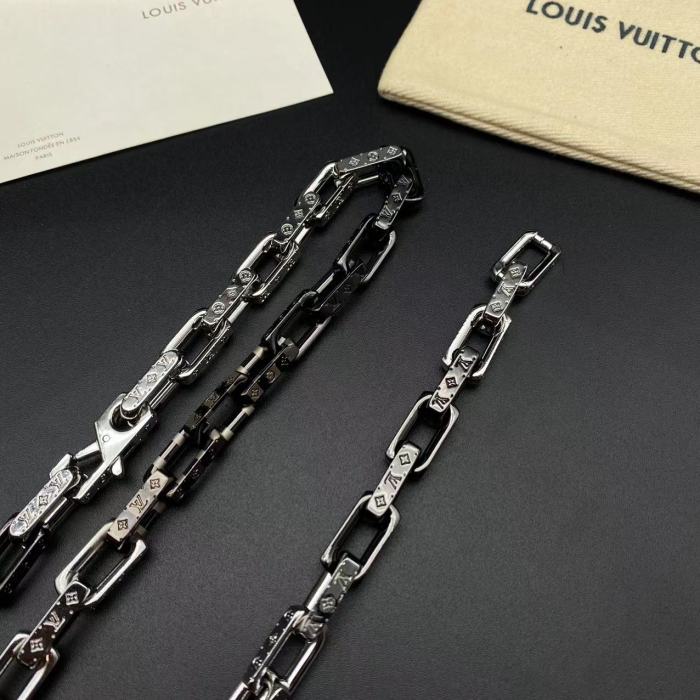 Semi black necklace bracelet