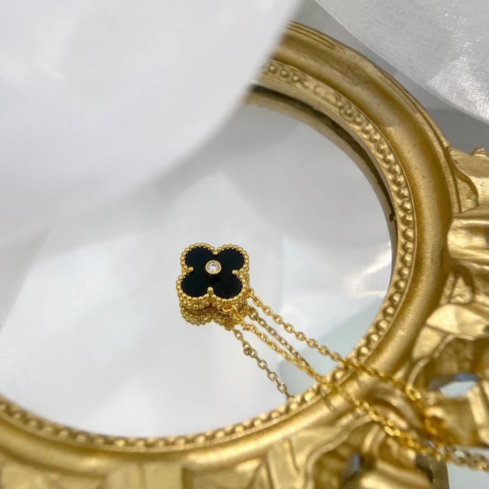 Diamond Four Leaf Grass Necklace