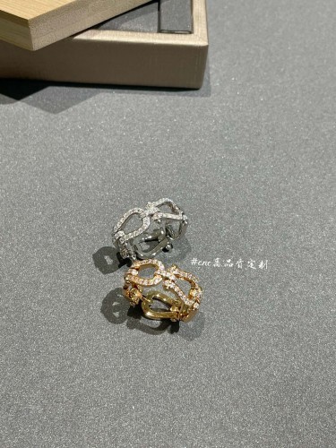 Horseshoe ring