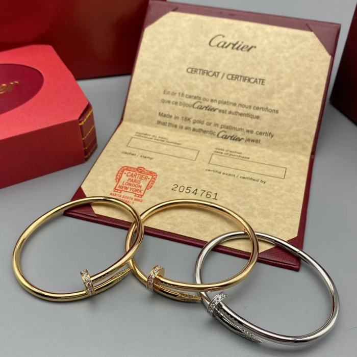 Tricolor nail bracelet with diamond