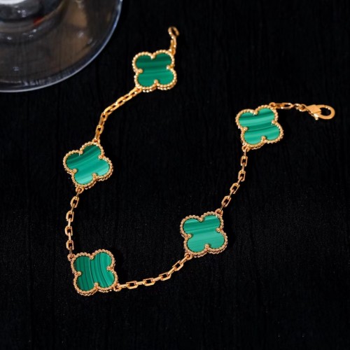 Four-leaved grass bracelet agate