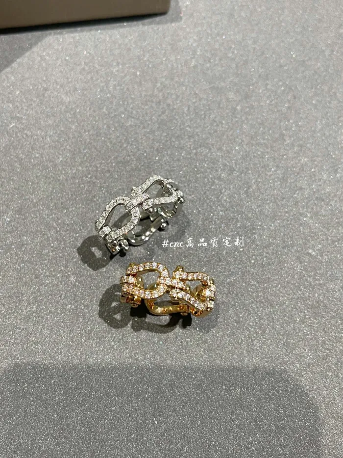 Horseshoe ring