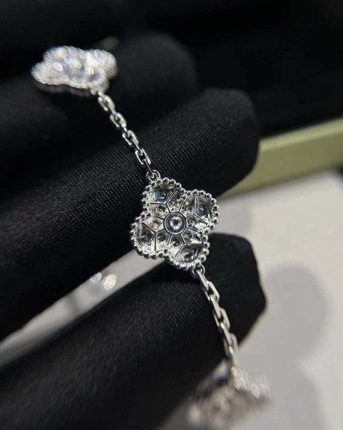 Full Diamond 5 Flower Bracelet